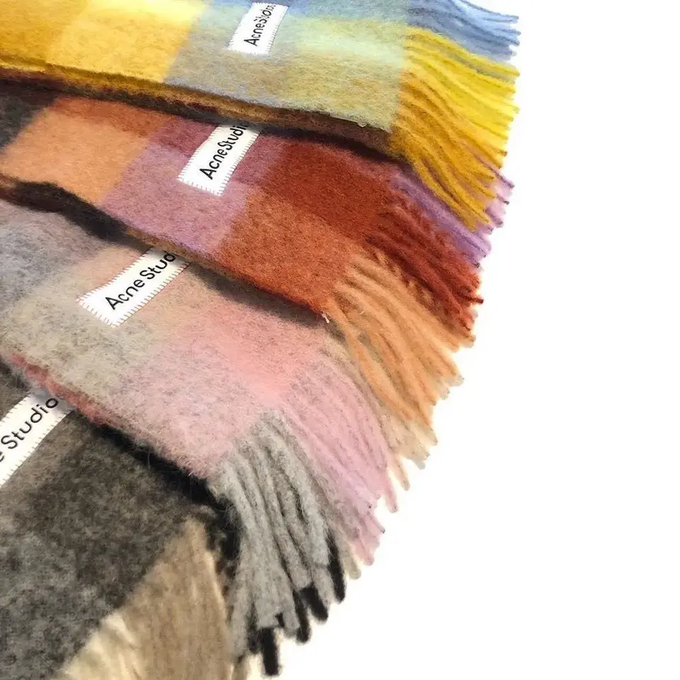 Acne Studios 台灣 ACNE STUDIOS 圍巾 成為持續熱賣爆款的原因！擁有大牌質感卻不到萬元，性價比極高熱門款式推薦